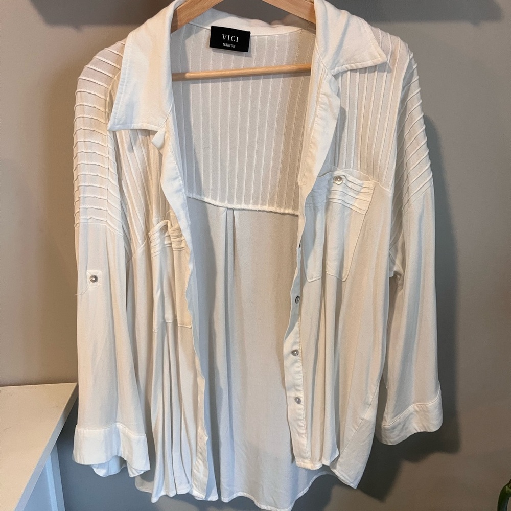 VICI Women's White Button-Up Top
